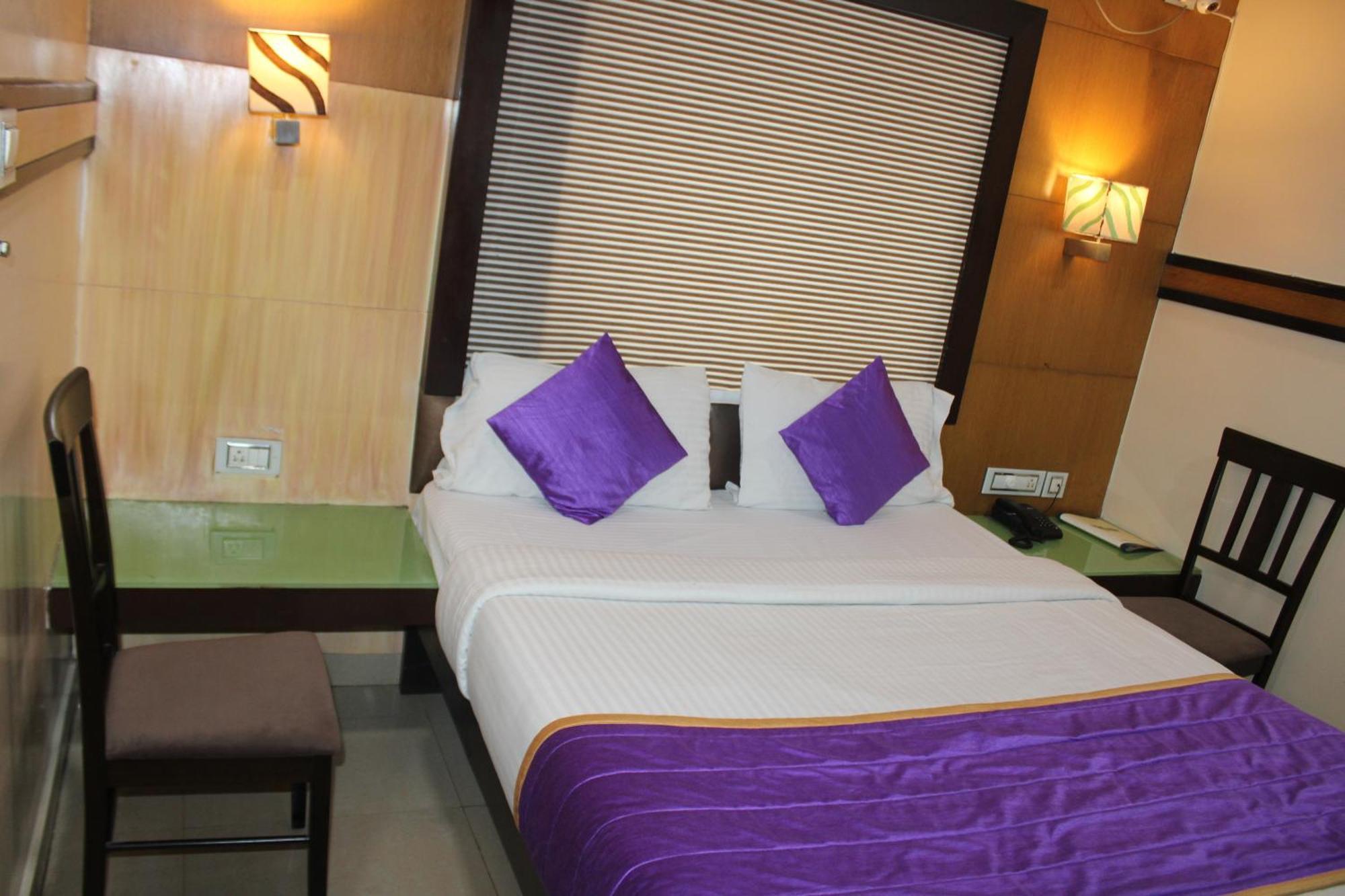 Vp International Hotel Bangalore Exterior photo