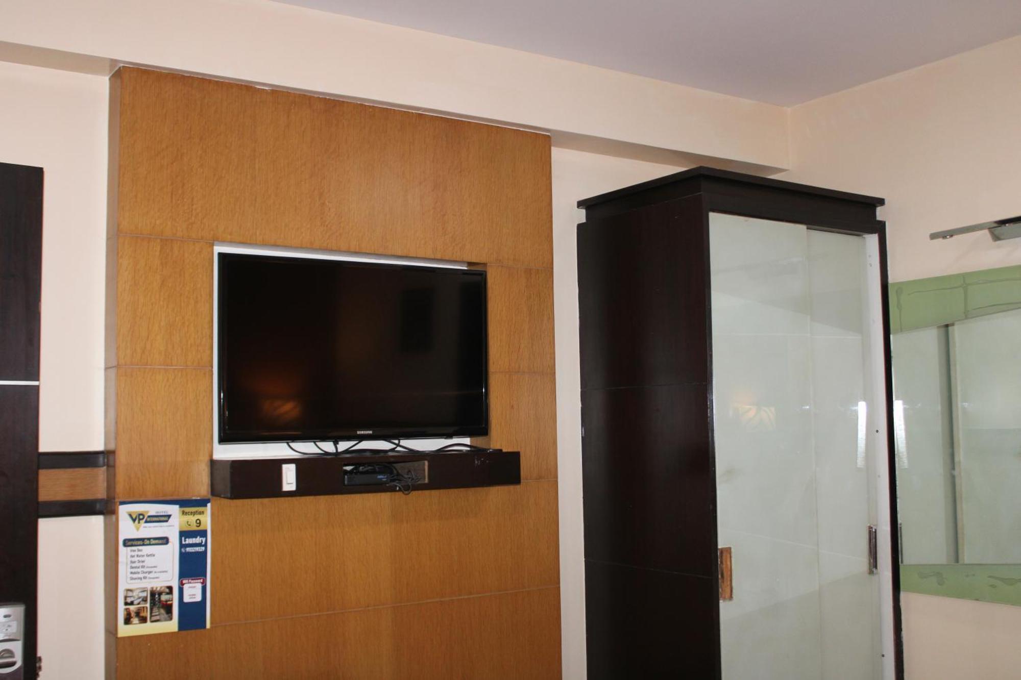 Vp International Hotel Bangalore Exterior photo