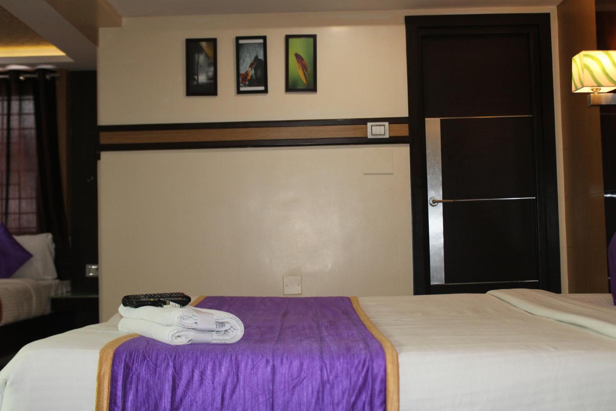 Vp International Hotel Bangalore Exterior photo