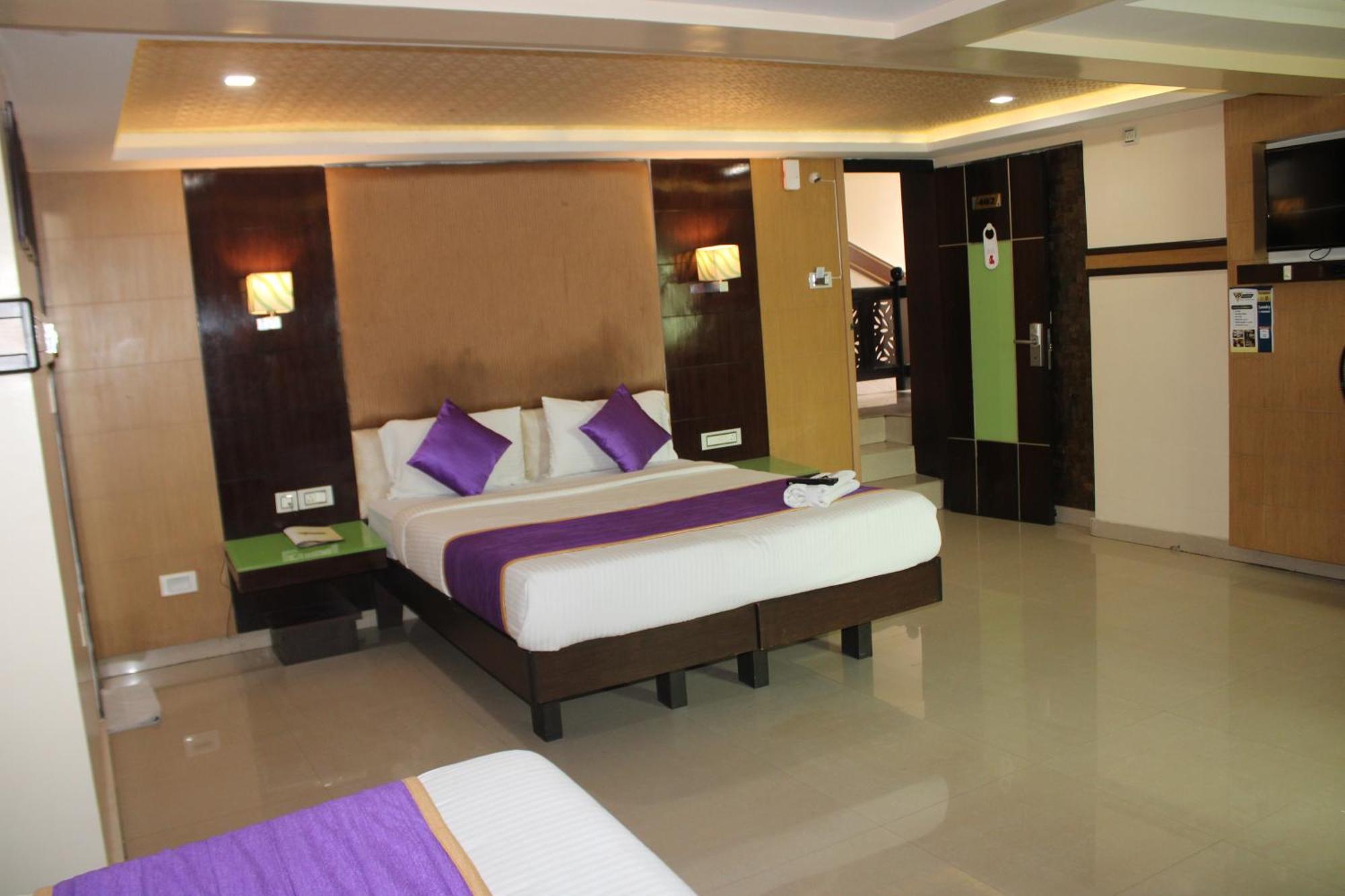 Vp International Hotel Bangalore Exterior photo