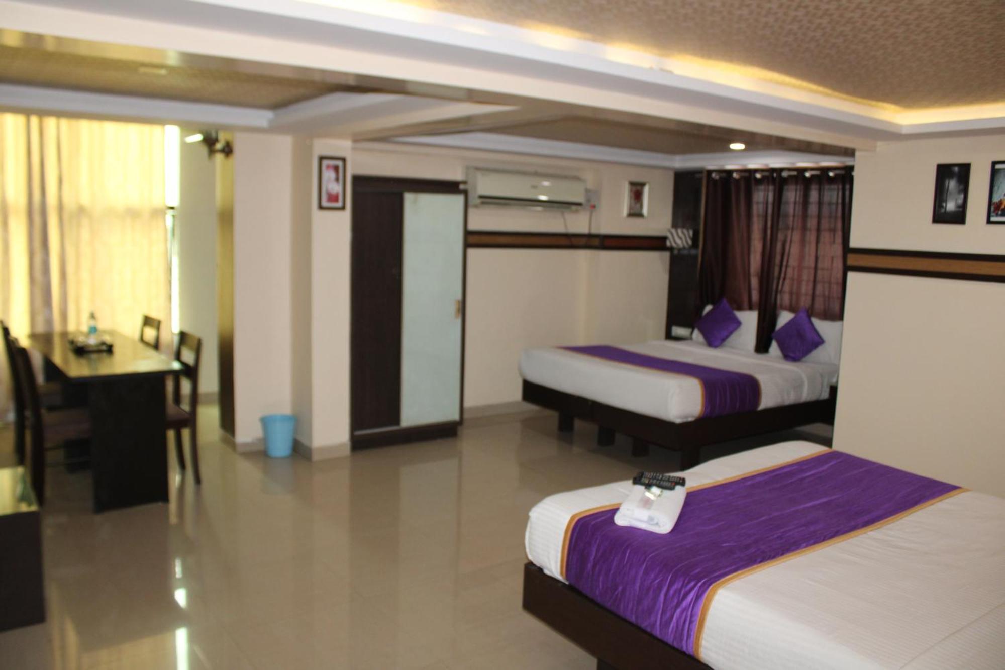 Vp International Hotel Bangalore Exterior photo
