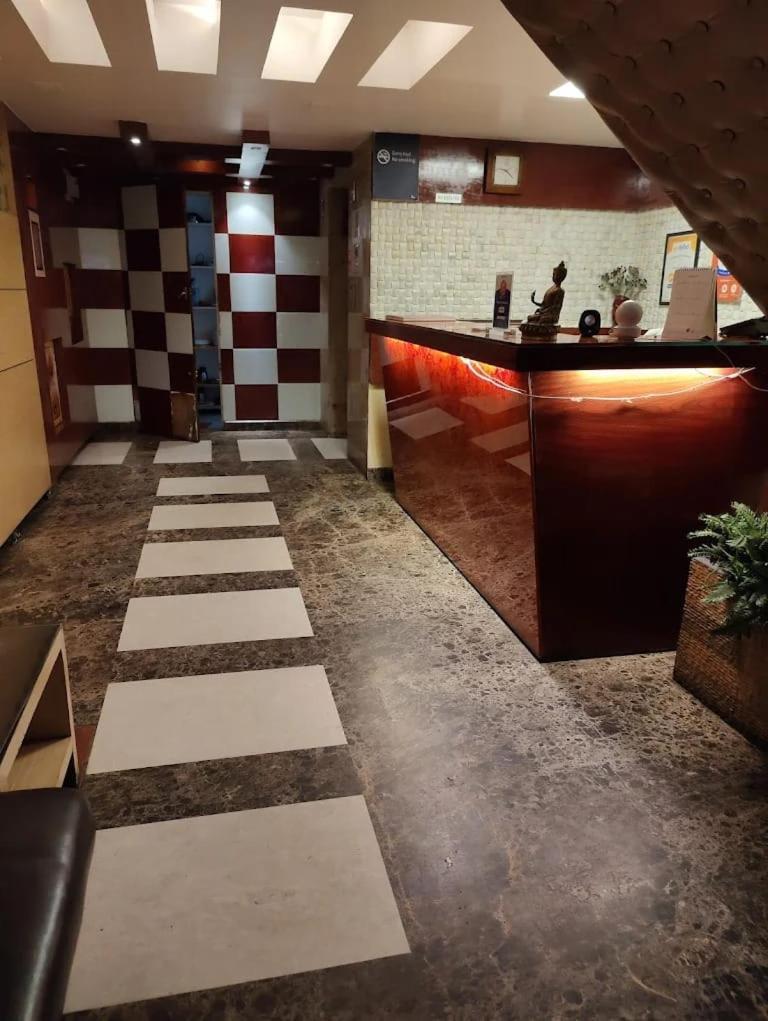 Vp International Hotel Bangalore Exterior photo